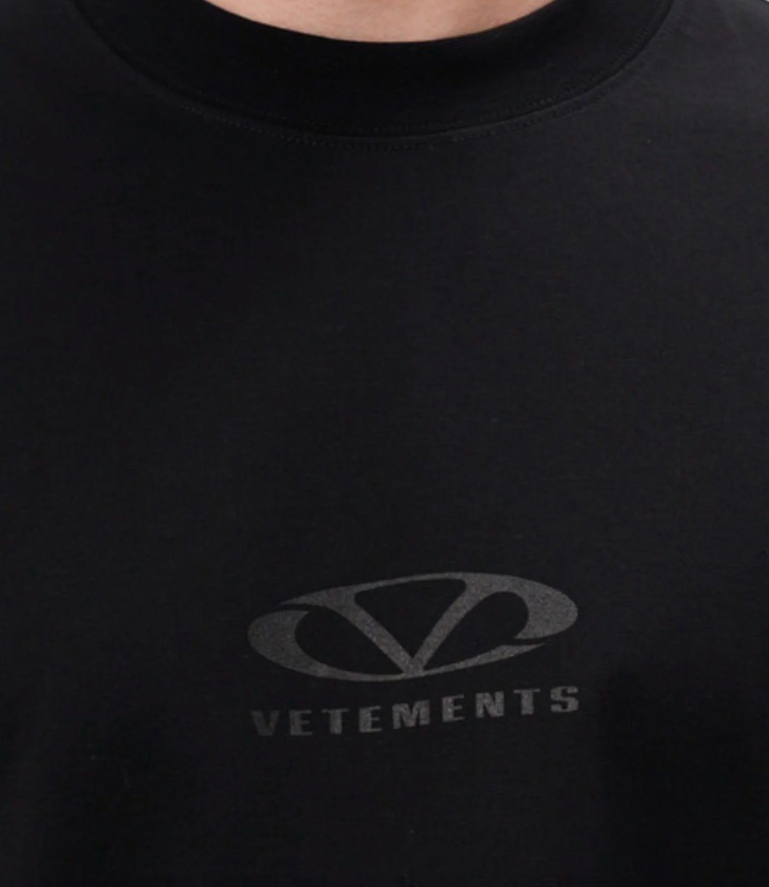 Vetements Oval V Logo T-shirt